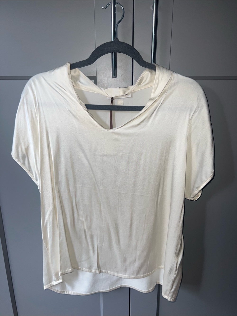 Women's Cream Short-Sleeve V-Neck Top - Classic Lightweight Tee